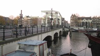 市内中心部から少し離れています