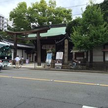 白峯神社、外観。
