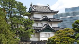 スケールが違う、門も櫓門も、石垣の石も巨大