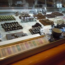 バール・ジョリー 