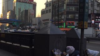 南大門市場の駅