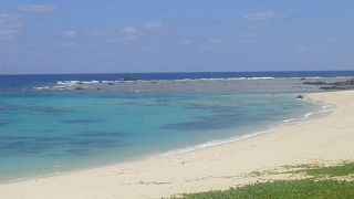 エメラルドグリーンが綺麗な土盛海岸に