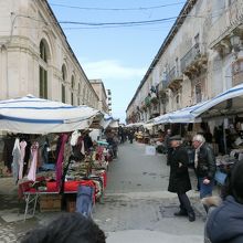 こちらの端は食料以外