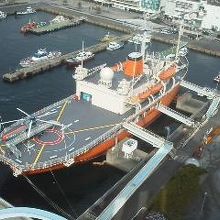 船の全景、けっこう大きい！