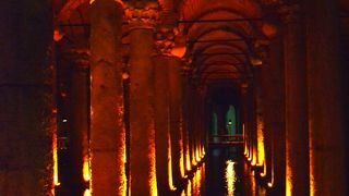 並んでいる時にガイドを付ければすぐに入場出来ると声をかけられたら？？