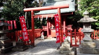 鶴岡八幡宮の中にありました。