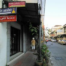 Song Wat 通り沿いの入口