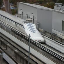 リニア実験線で走行試験中です。