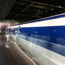 2003年に世界最高速度を記録した試験車両の実物です。