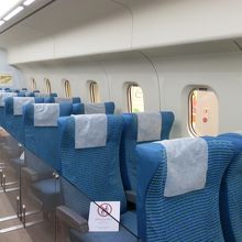 2003年に世界最高速度を記録した試験車両の中です。