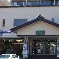 ロビーは広いですが、駐車場は狭くて、裏の離れた場所になります