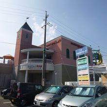 かんざんじ駅と駐車場。