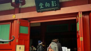 御本堂の裏手にあります♪