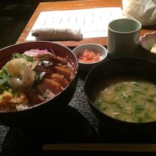 日替わり丼は三色丼