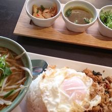 ガパオと、本日のスープの組合わせ