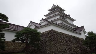 新政府軍の猛攻に耐えた縄張りがしっかり残っています。