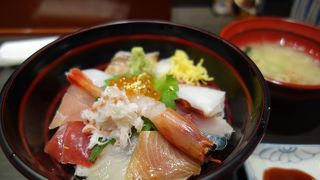 平日にもかかわらず、観光客でいっぱい。