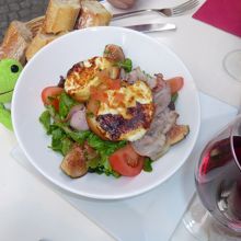 前菜：チーズとベーコンとイチジクのサラダ