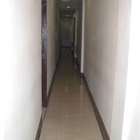 やや狭いですが清掃が行き届いている廊下です。感じが良いです。