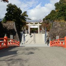 参道にある鳥居。