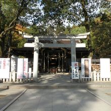 正面は拝殿です。