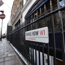 仕立て屋さんが続きます