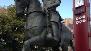 駅頭で記念写真