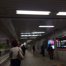 三条京阪駅、通路。