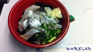 お魚のお惣菜が入ったお弁当が多い。
