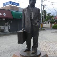 フーテンの寅像です