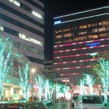 有楽町駅前が緑色に染まる
