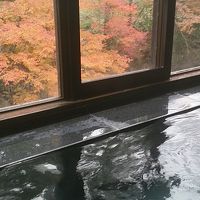 神の湯と紅葉、すばらしい。
