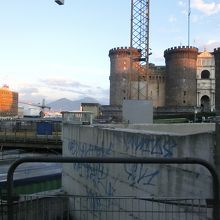 合間からヴェスヴィオ山