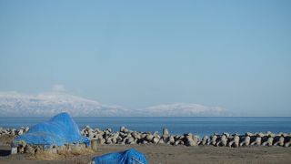 尾岱沼からも近い国後島