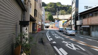 赤い欄干が目立ちます！