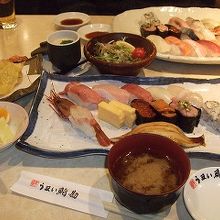 『勘助プレミアム』と、『メガ盛りの握り』