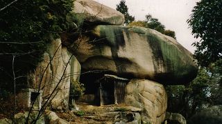 150トンの超古代巨石遺跡のドルメン