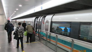 乗継時間にリニアに乗車して陸家嘴を観光出来ます。