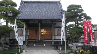 金町浄水場の前にあります