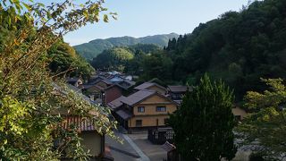 銀山の後背地に作られた街