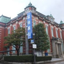 赤レンガの銀行