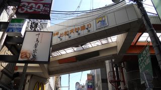 ローカル感ただよう商店街