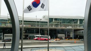 島にある巨大な空港