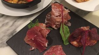 生演奏のある"俺の"シリーズ店舗