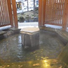 無料の足湯があります