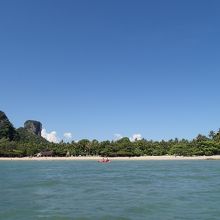 浅瀬からのライレイビーチ