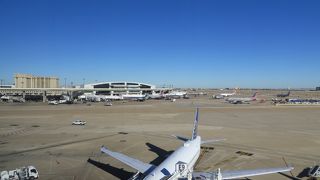 ダラス・フォートワースのターミナル間を便利に移動