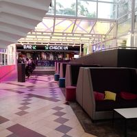 ロビー。ポップな感じです。