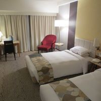 至る所に照明があるツインルーム