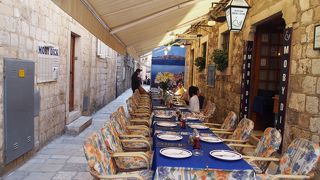 レストランがたくさんある通り